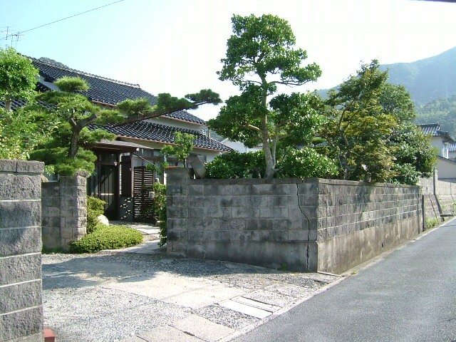 福田邸　玄関前目隠し竹垣（みす垣）工事施工前