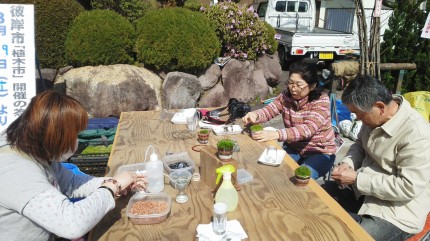 2016年春の彼岸市(中日っあん)ワークショップ 苔+炭+石ころ+水=春 2016年春の彼岸市(中日っあん)ワークショップ 苔+炭+石ころ+水=春