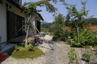 岩根の杜「心落ち着く庭空間」施工後 岩根の杜「心落ち着く庭空間」施工後