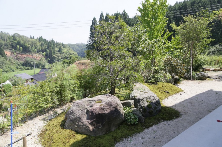 岩根の杜「心落ち着く庭空間」施工後 岩根の杜「心落ち着く庭空間」施工後