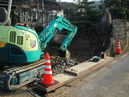 福田邸　玄関前目隠し竹垣（みす垣）工事　ブロック塀除去完了