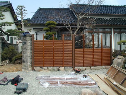 福田邸 玄関前目隠し竹垣(みす垣)工事 みす垣組立 福田邸 玄関前目隠し竹垣(みす垣)工事 みす垣組立